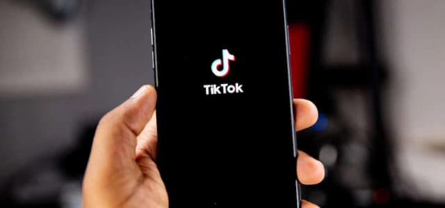Dlaczego TikTok ucina zasięgi? Oto najważniejsze przyczyny i rozwiązania Dlaczego TikTok ucina zasięgi? Oto najważniejsze przyczyny i rozwiązania