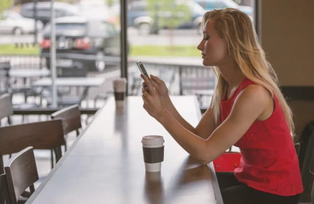 Dlaczego nie ma zasięgu w telefonie? Oto najczęstsze przyczyny i rozwiązania Dlaczego nie ma zasięgu w telefonie? Oto najczęstsze przyczyny i rozwiązania