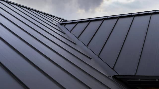Ile kosztują łaty i kontrłaty na dach? Zaskakujące ceny materiałów Ile kosztują łaty i kontrłaty na dach? Zaskakujące ceny materiałów